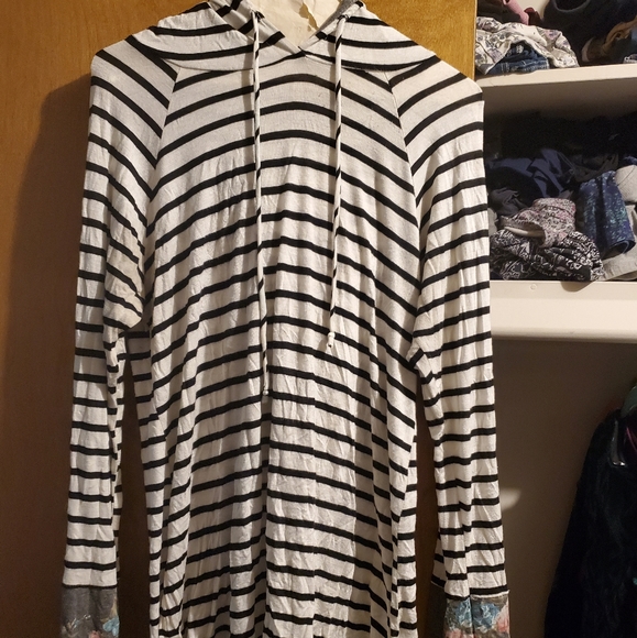 Super soft striped and floral hoodie - Picture 2 of 5